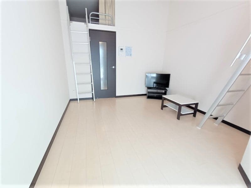 Room image 8