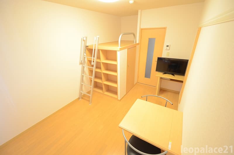 Room image 13