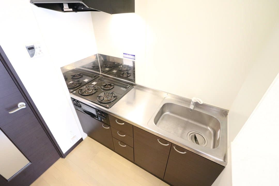 Room image 10