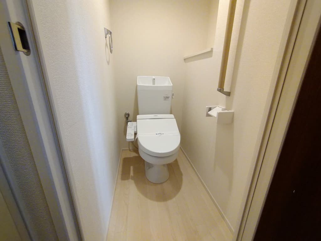 Room image 8