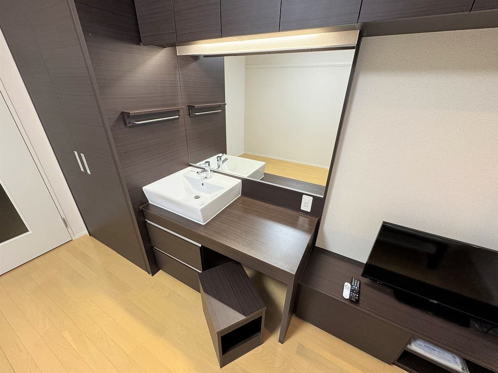 Room image 15