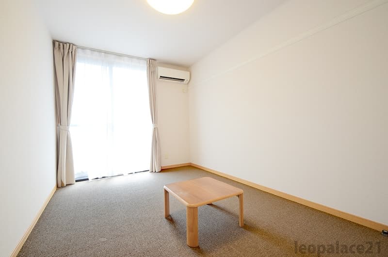 Room image 8