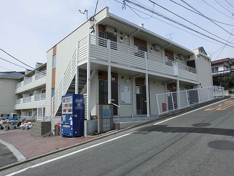 Main exterior of LEONEXT Glanz Heights II