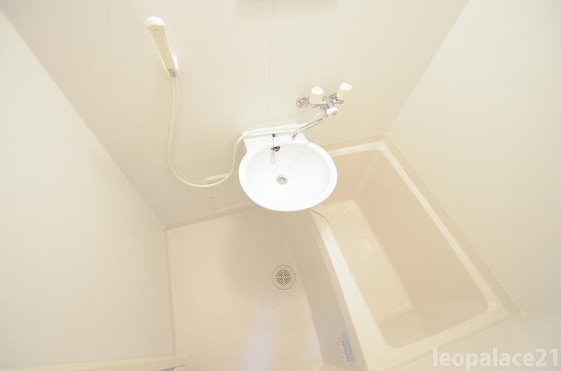 Room image 9