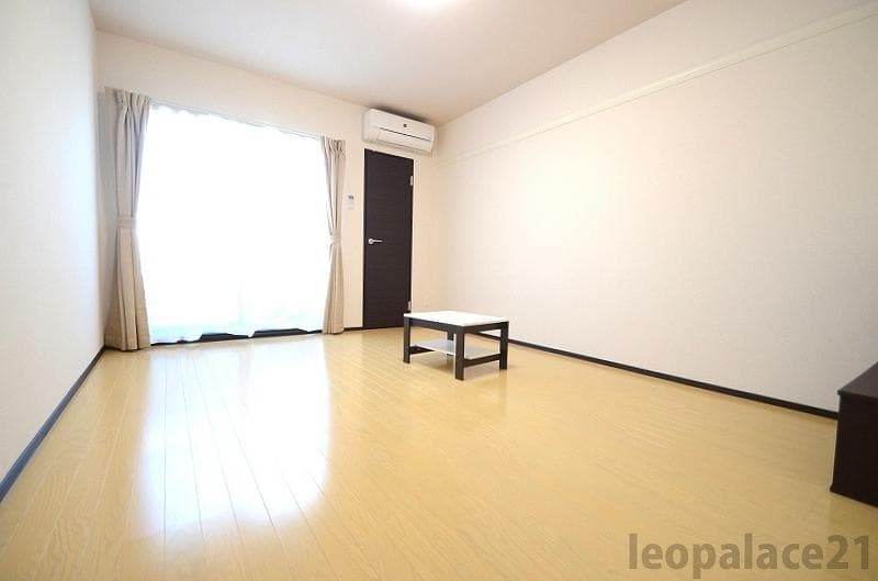 Preview interior of LEONEXT Prendre