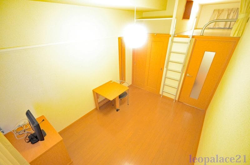 Room image 8