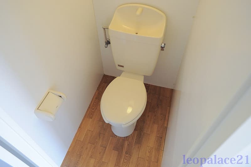 Room image 8