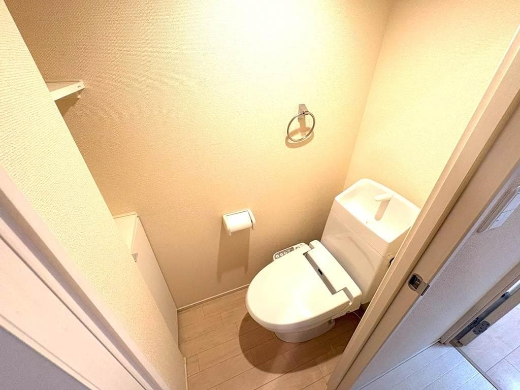 Room image 13