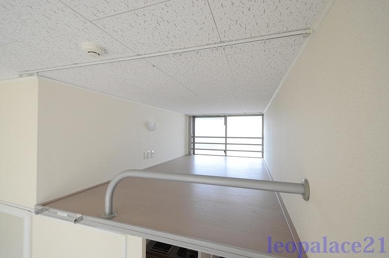 Room image 10