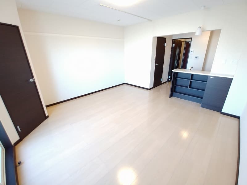 Preview interior of LEONEXT TRY