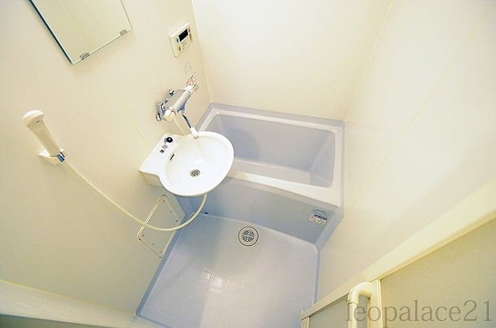 Room image 10