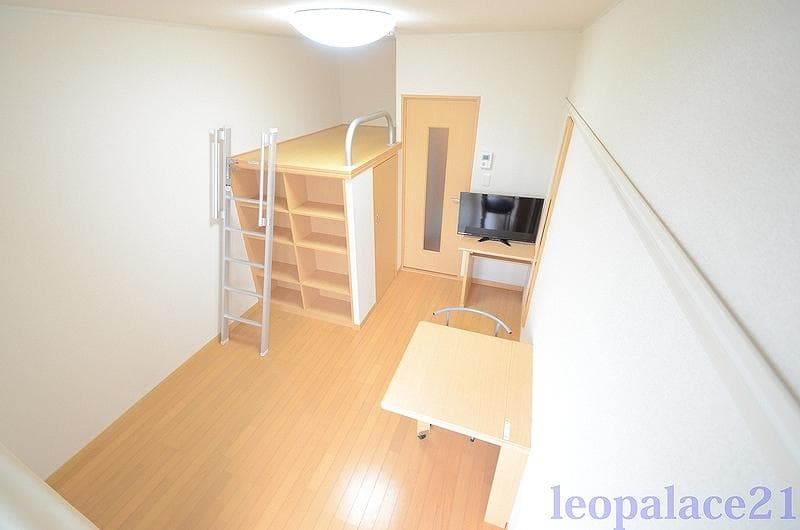 Room image 8