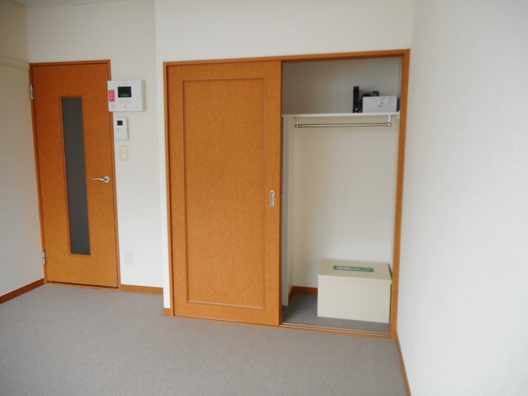 Room image 12