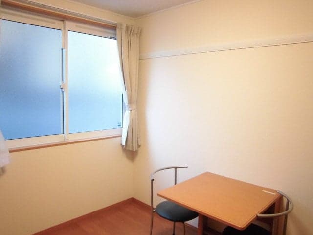 Room image 12