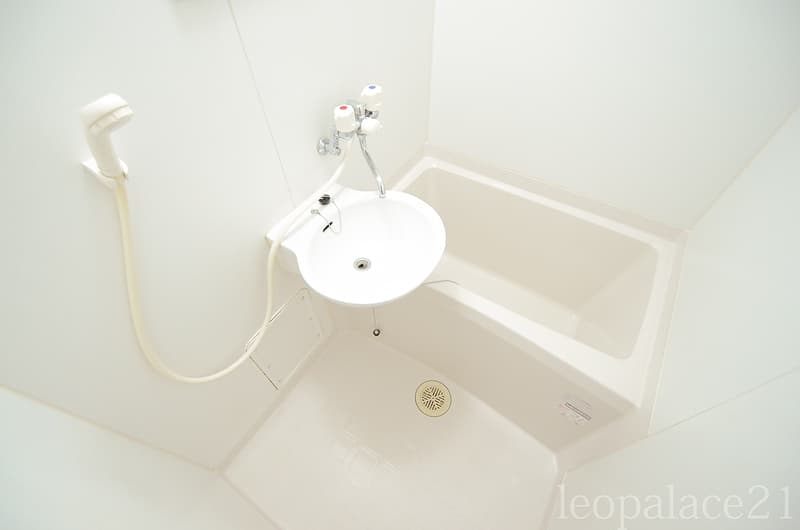 Room image 8