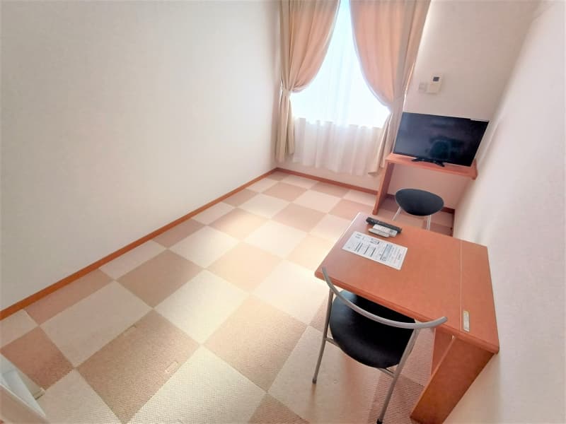 Room image 8