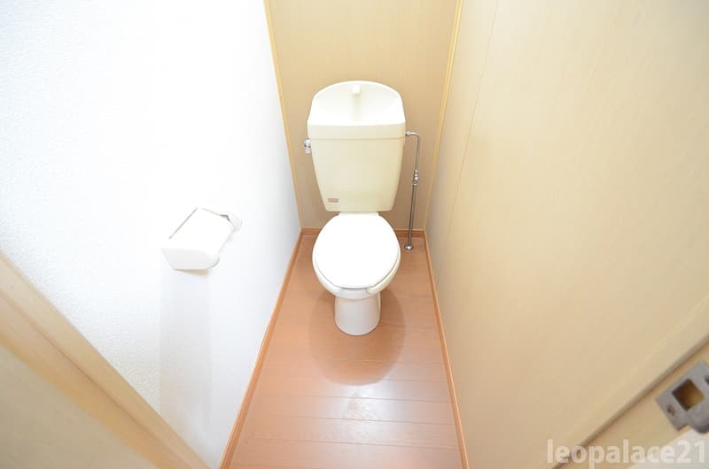 Room image 8
