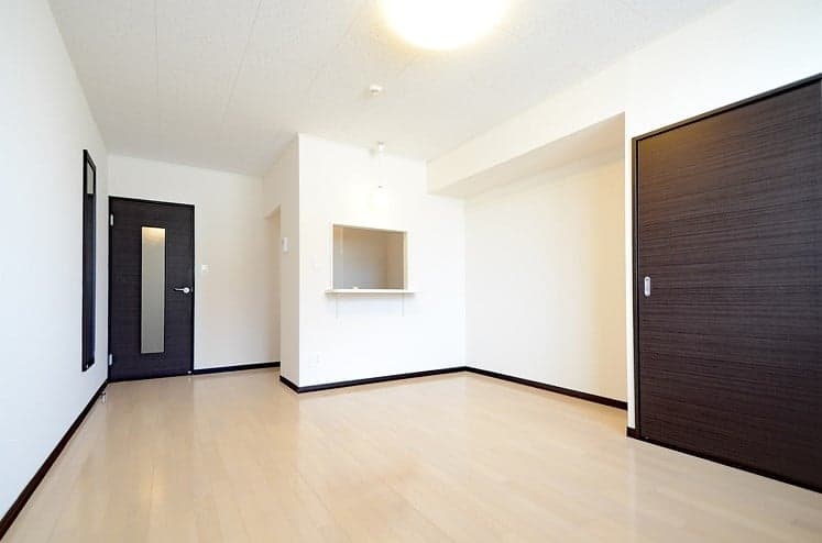 Preview interior of LEONEXT Marlon Nibankan