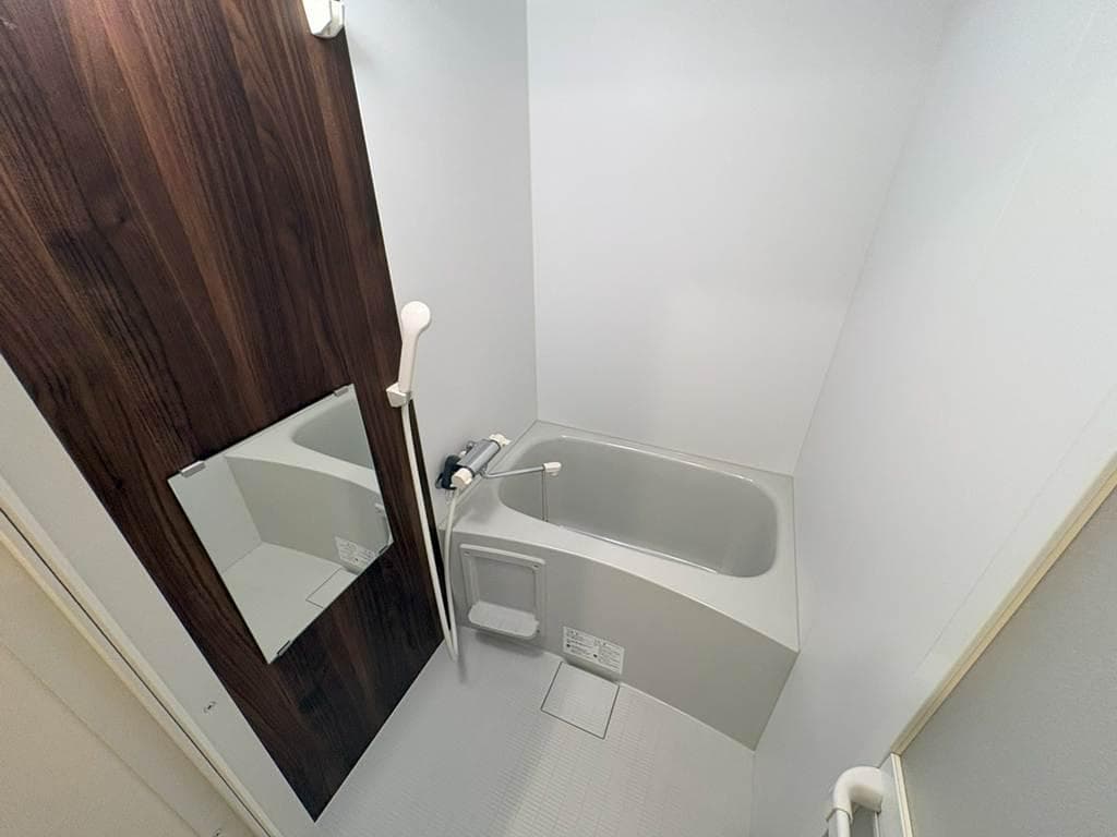 Room image 16