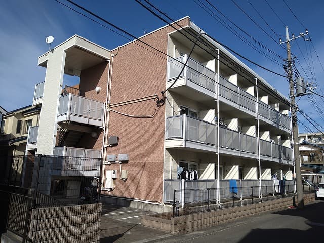 Main exterior of leopalace Din