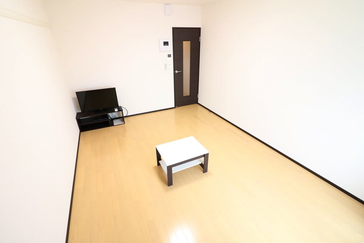 Preview interior of LEONEXT East Town Yoza