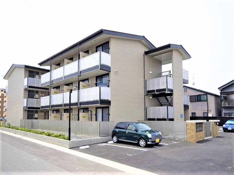 Main exterior of leopalace Kapras