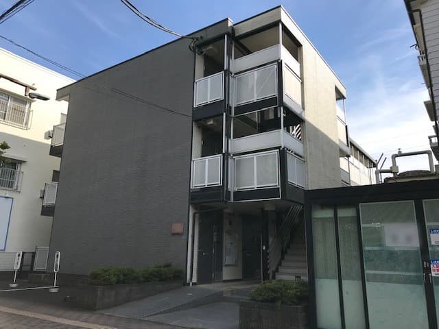 Main exterior of leopalace Fuji