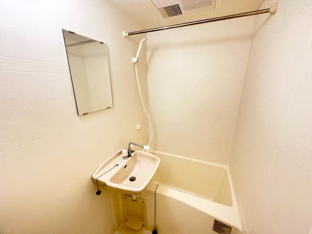Room image 13