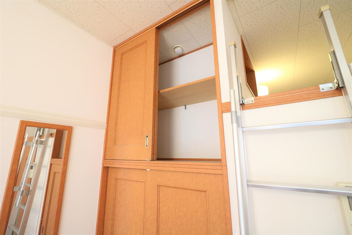 Room image 8