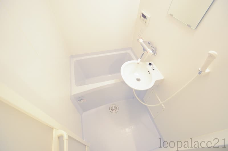 Room image 9