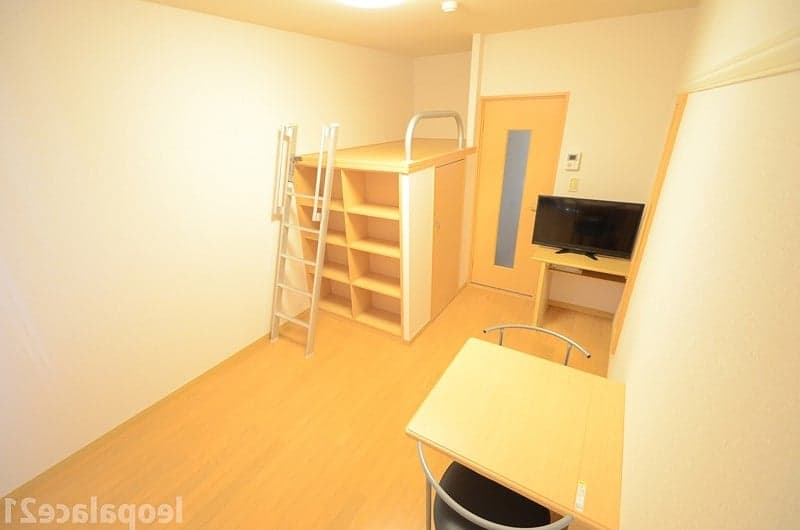Room image 9