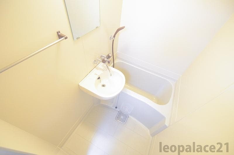 Room image 9