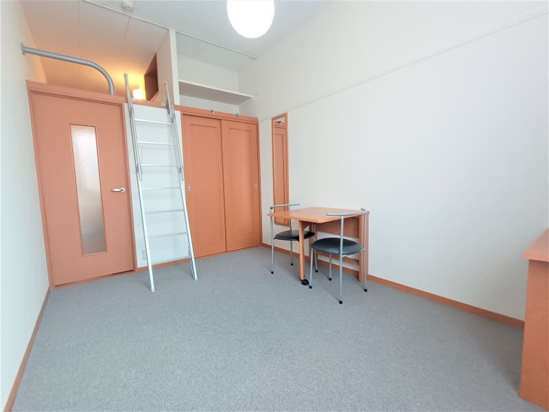 Room image 8