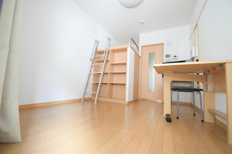 Room image 8