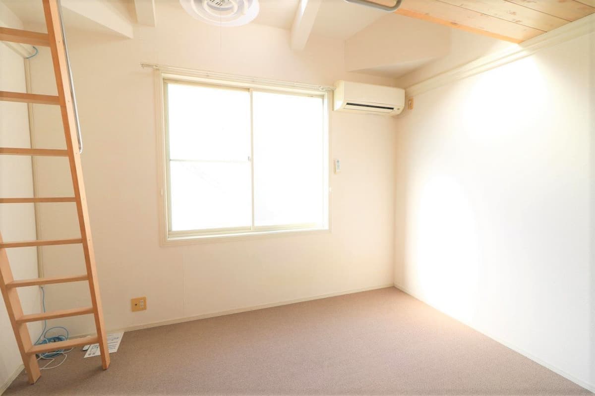 Room image 10