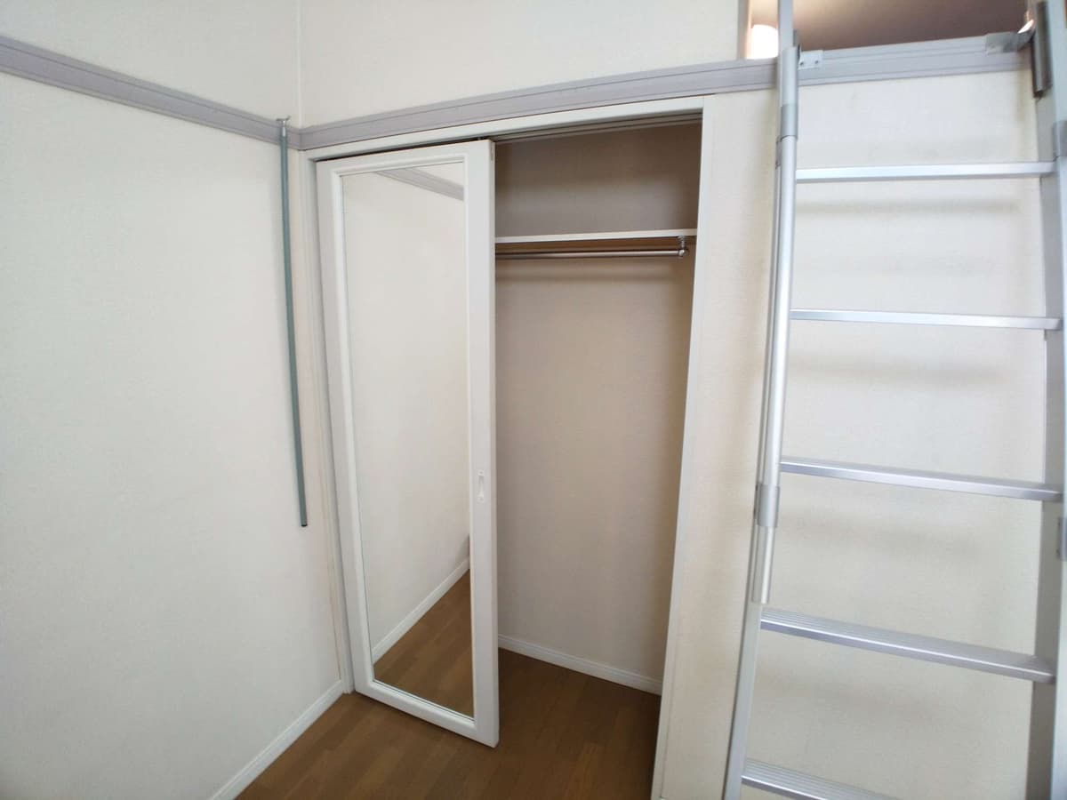 Room image 12