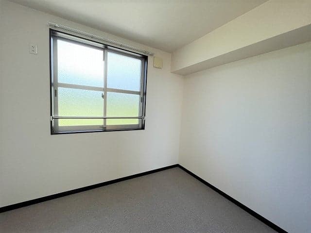 Room image 16