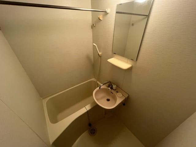 Room image 8
