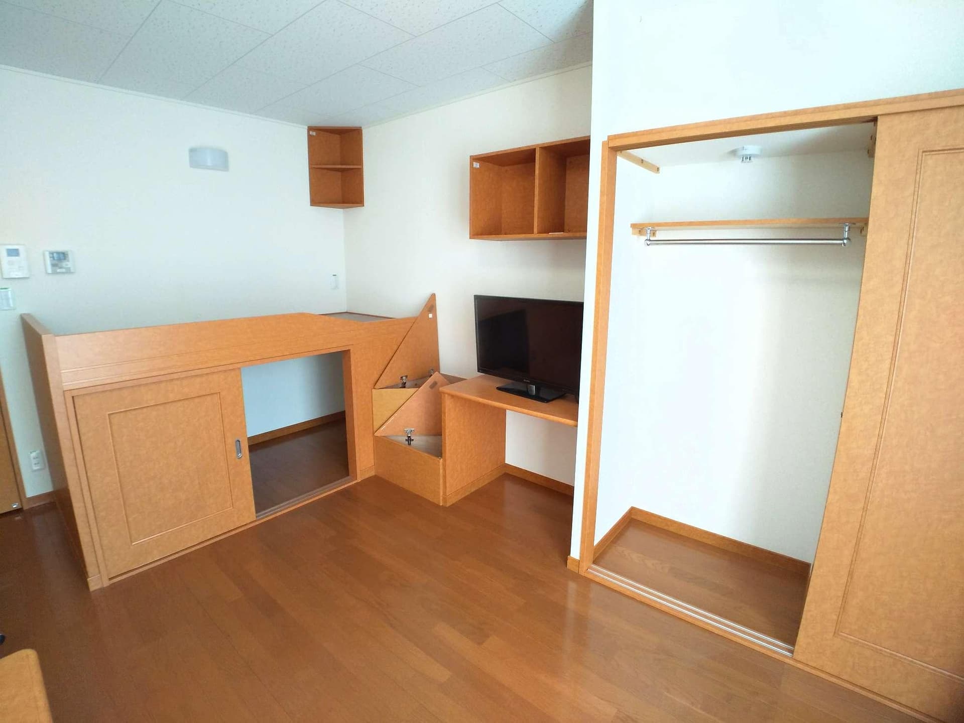 Room image 12