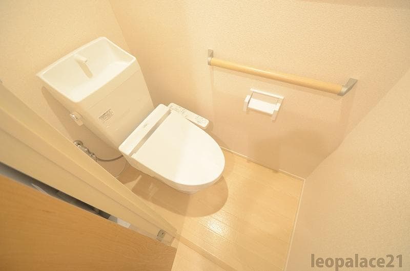 Room image 9