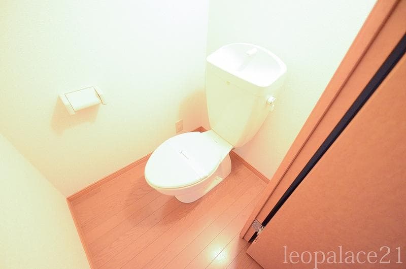 Room image 15
