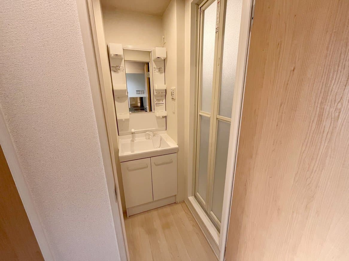 Room image 8