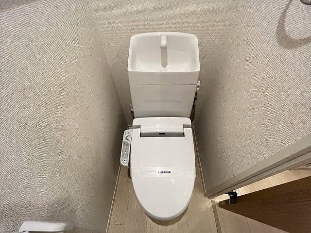 Room image 9