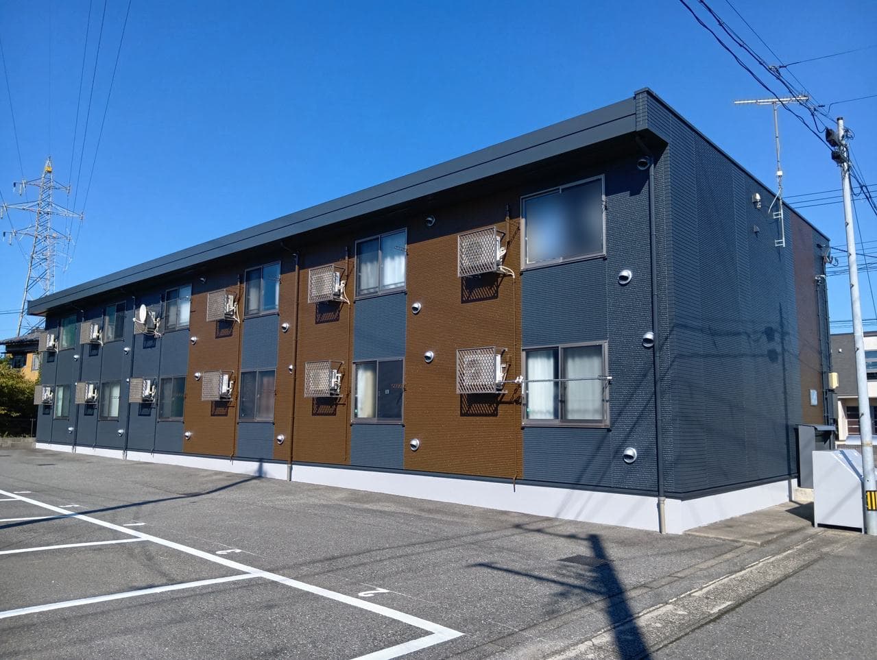Main exterior of LEONEXT PINEWAVE II