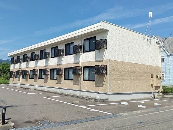 Main exterior of leopalace Takato