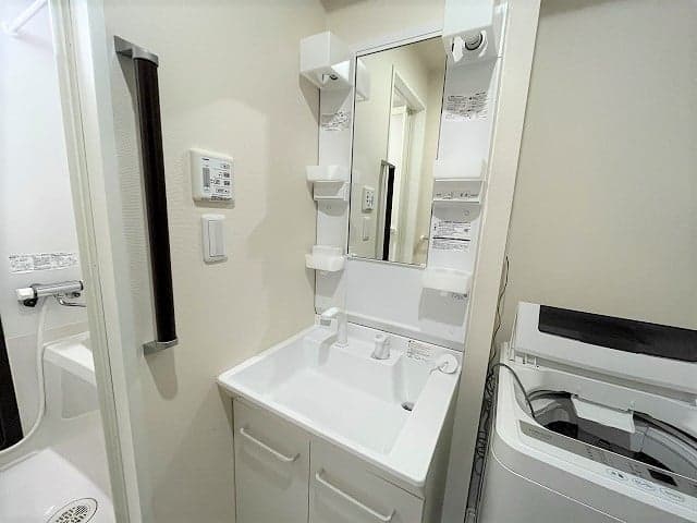 Room image 8