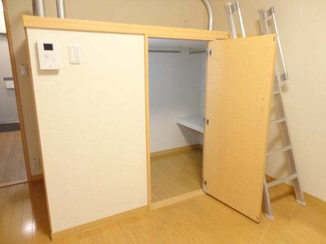 Room image 8