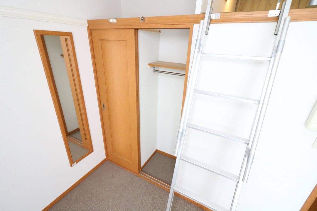 Room image 8