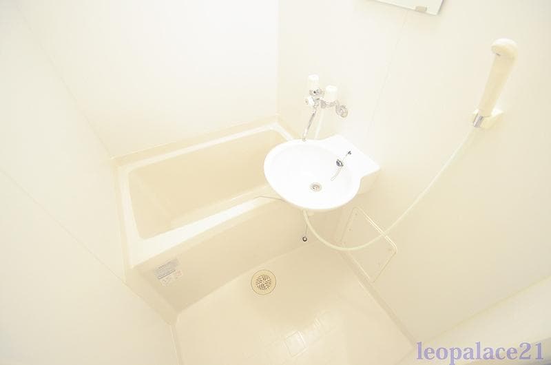 Room image 11