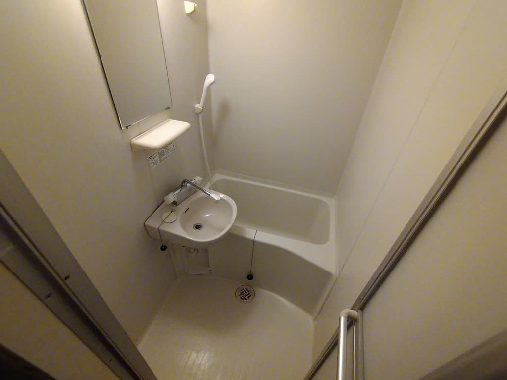 Room image 8